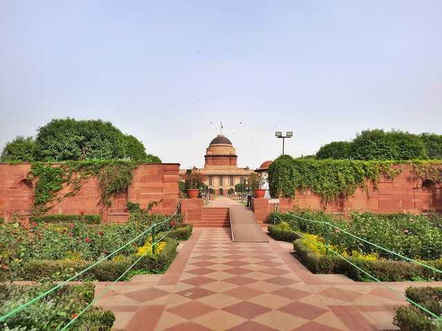 Mughal garden president house delhi