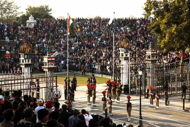 wagah border amritsar beating retreat